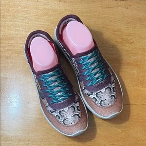 Women's Psudo Mixed-Material Snake Print Sneakers in Brown. Size 9. New